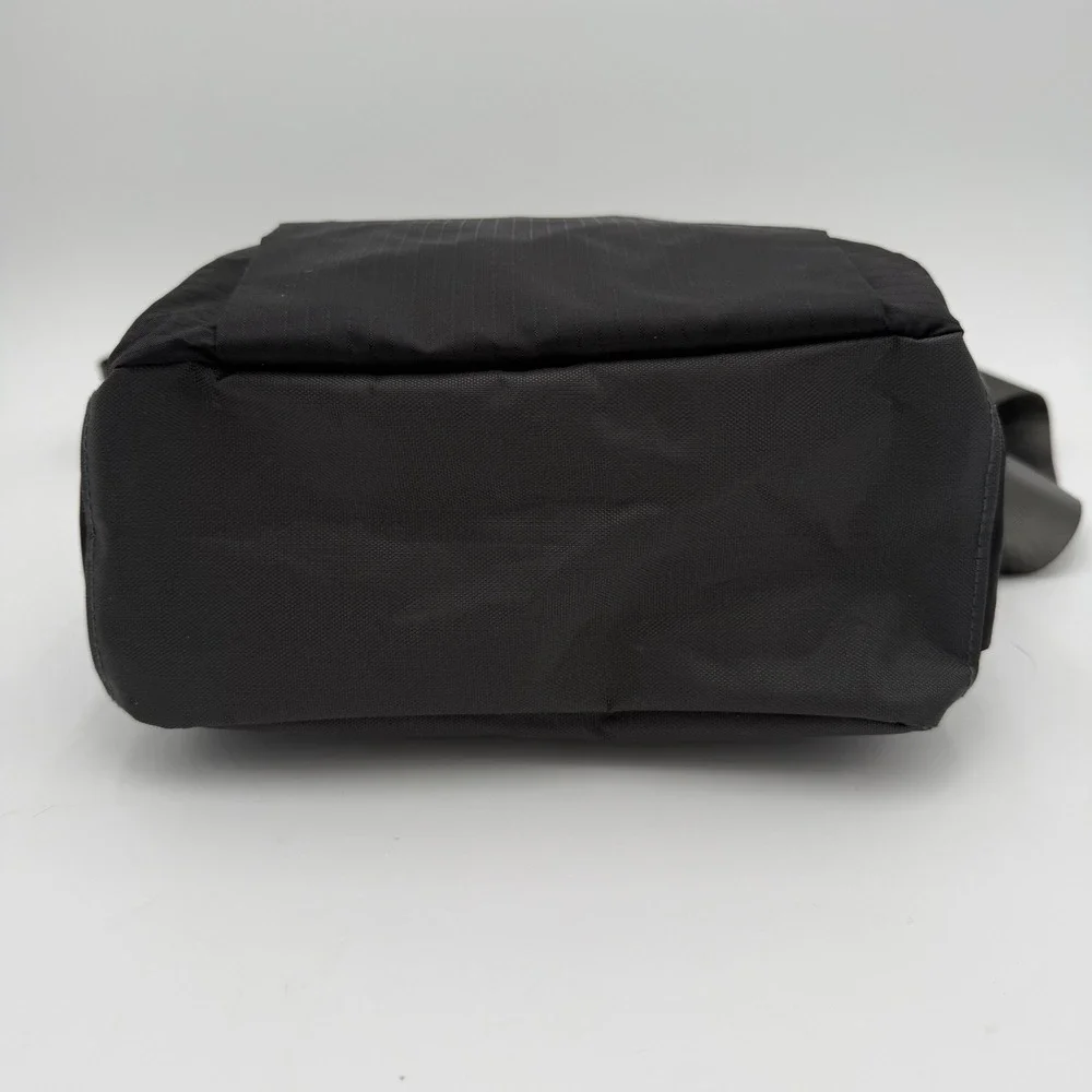NuPouch Crossbody Bag Black Gray Ripstop Nylon Multi Pocket Travel Messenger EUC